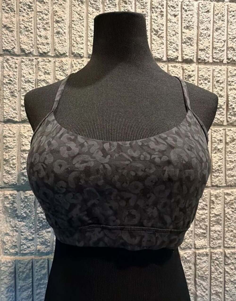 647 Lululemon Athletica Free To Be Wild Bra Size 12